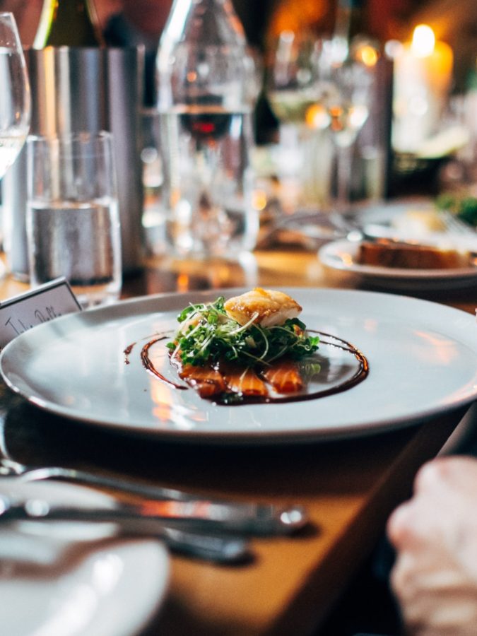 Almoçar fora de casa, como? Saiba comer bem sem enjoar